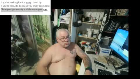Snapshot of pini_z chatting on 01/15/25, 08:58 pini_z online show from 01/15/25, 08:58