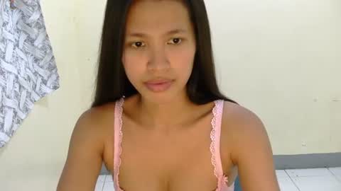 Snapshot of pink_bubbles011 chatting on 06/30/26, 07:09 pink_bubbles011 online show from 06/30/26, 07:09