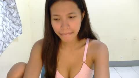 Snapshot of pink_bubbles011 chatting on 07/04/26, 12:39 pink_bubbles011 online show from 07/04/26, 12:39