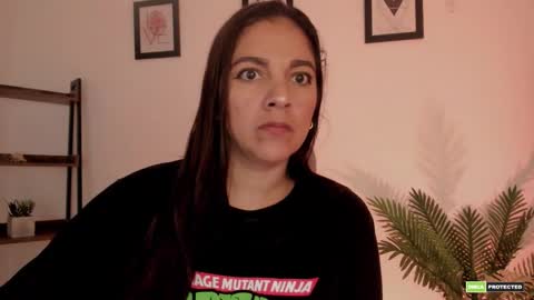 Snapshot of pink_kitten_ chatting on 11/29/25, 11:24 Eli online show from 11/29/25, 11:24