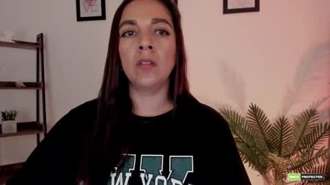 Snapshot of pink_kitten_ chatting on 12/13/25, 07:53 Eli online show from 12/13/25, 07:53