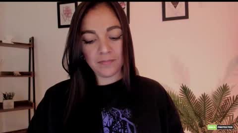 Snapshot of pink_kitten_ chatting on 12/16/25, 01:05 Eli online show from 12/16/25, 01:05