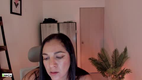 Snapshot of pink_kitten_ chatting on 04/19/26, 06:10 Eli online show from 04/19/26, 06:10