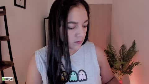 Snapshot of pink_kitten_ chatting on 04/21/26, 10:32 Eli online show from 04/21/26, 10:32