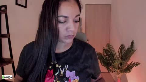 Snapshot of pink_kitten_ chatting on 06/01/26, 11:17 Eli online show from 06/01/26, 11:17