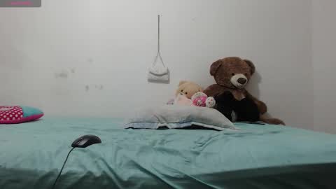 Snapshot of pink_love_25 chatting on 02/15/26, 04:31 pink_love_25 online show from 02/15/26, 04:31