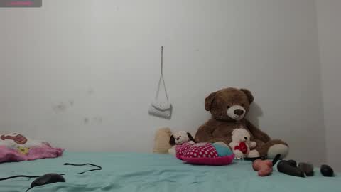 Snapshot of pink_love_25 chatting on 02/27/26, 05:07 pink_love_25 online show from 02/27/26, 05:07