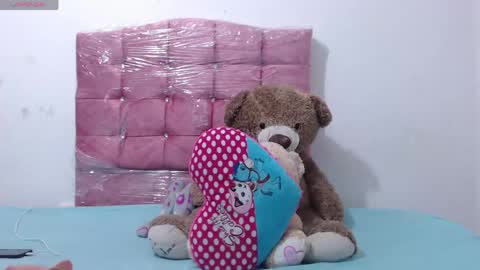 pink_love_25 online show from 05/26/26, 03:46