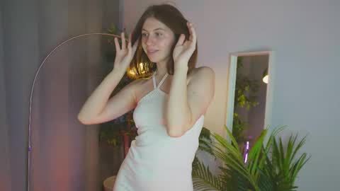 Snapshot of pink_muse chatting on 10/09/25, 02:48 Muse online show from 10/09/25, 02:48