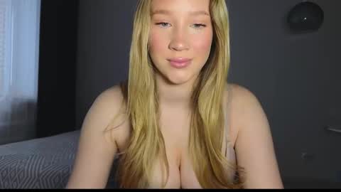 Snapshot of pink_rosee_ chatting on 10/09/25, 02:53   online show from 10/09/25, 02:53