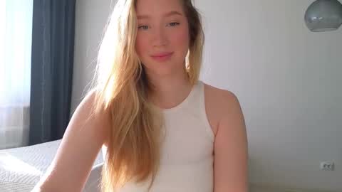 Snapshot of pink_rosee_ chatting on 10/16/25, 03:18   online show from 10/16/25, 03:18