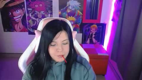 pink_yuii online show from 12/14/25, 12:49