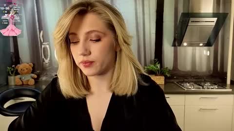 Snapshot of pinkadele chatting on 02/07/25, 10:08 Adele online show from 02/07/25, 10:08