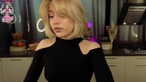 Snapshot of pinkadele chatting on 02/27/25, 09:00 Adele online show from 02/27/25, 09:00