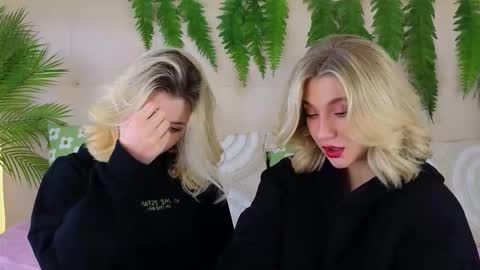 Snapshot of pinkadele chatting on 10/17/25, 09:23 Adele online show from 10/17/25, 09:23