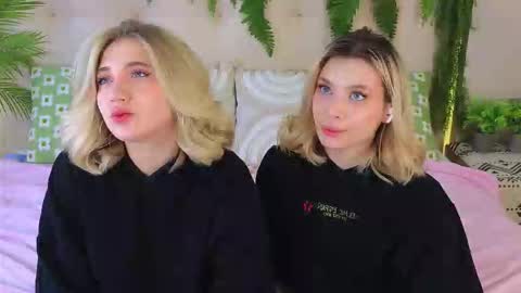 Snapshot of pinkadele chatting on 10/20/25, 09:32 Adele online show from 10/20/25, 09:32