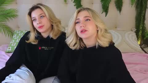 Snapshot of pinkadele chatting on 10/21/25, 09:10 Adele online show from 10/21/25, 09:10