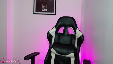 Snapshot of pinkcatlive chatting on 01/16/25, 01:16 Emily online show from 01/16/25, 01:16