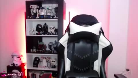 Snapshot of pinkcatlive chatting on 10/21/25, 07:36 Emily online show from 10/21/25, 07:36