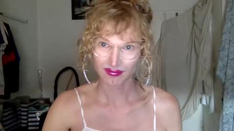 Snapshot of pinkfag chatting on 02/04/25, 11:27 pinkfag online show from 02/04/25, 11:27