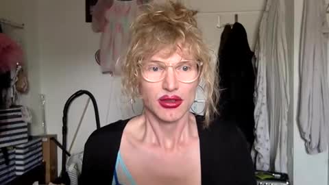 Snapshot of pinkfag chatting on 02/21/25, 10:39 pinkfag online show from 02/21/25, 10:39