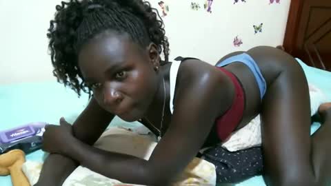 Snapshot of pinkiey_ chatting on 10/31/25, 09:43 pinky online show from 10/31/25, 09:43