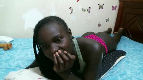 Snapshot of pinkiey_ chatting on 11/28/25, 09:12 pinky online show from 11/28/25, 09:12