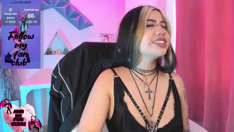 Snapshot of pinkk_demon chatting on 11/13/25, 01:21 PINKK online show from 11/13/25, 01:21