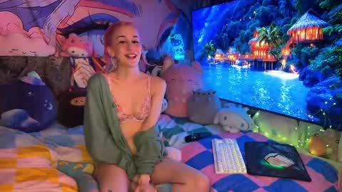 Gwenie online show from 03/10/25, 07:32