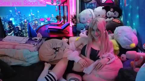 Gwenie online show from 10/26/25, 07:42