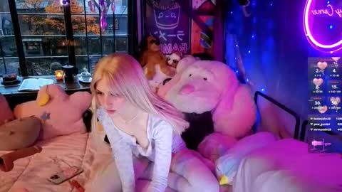 Gwenie online show from 11/28/25, 07:16