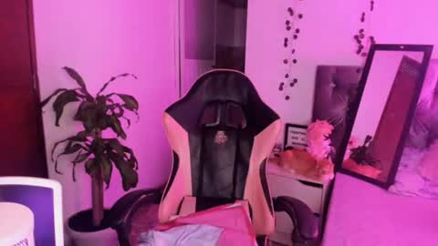 Snapshot of pinkpantherr_ chatting on 07/14/26, 03:11 Sarah .. online show from 07/14/26, 03:11