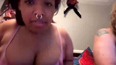 Snapshot of pinkpuppypaws chatting on 10/31/25, 06:25 pinkpuppypaws online show from 10/31/25, 06:25