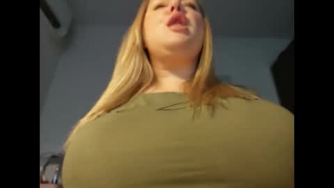 Snapshot of pinksamantha1 chatting on 11/21/25, 08:46 Samantha online show from 11/21/25, 08:46