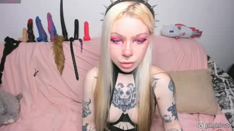 Snapshot of pinkslobber chatting on 05/20/26, 04:07 Helen Goat online show from 05/20/26, 04:07