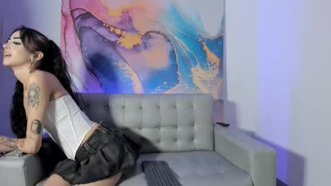 Snapshot of pinksmile_1 chatting on 12/21/25, 01:24 pinksmile_1 online show from 12/21/25, 01:24