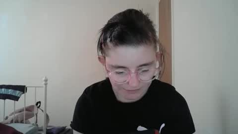 Snapshot of pinkwife97 chatting on 09/23/25, 12:08 pinkwife97 online show from 09/23/25, 12:08