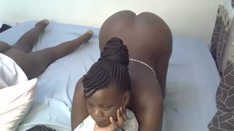 Snapshot of pinky_ebony1 chatting on 10/17/25, 08:00 pinky online show from 10/17/25, 08:00