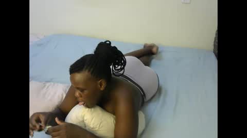 Snapshot of pinky_ebony1 chatting on 10/22/25, 08:52 pinky online show from 10/22/25, 08:52