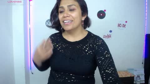 VIOLETA LOPEZ online show from 07/06/26, 12:51