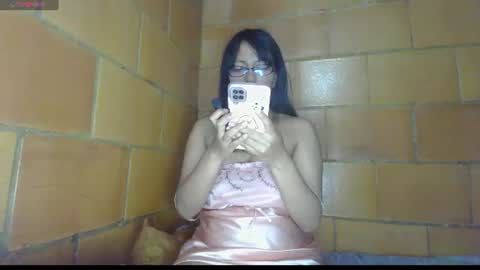 Snapshot of pinkymochy chatting on 06/18/26, 01:17 pinkymochy online show from 06/18/26, 01:17