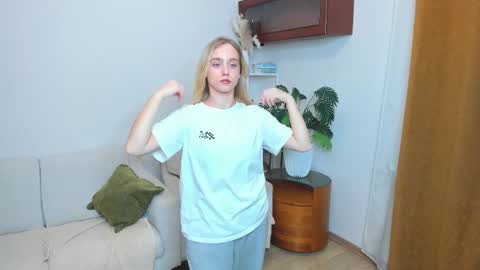 Snapshot of pinkyskyy chatting on 12/04/25, 07:06 Kate online show from 12/04/25, 07:06