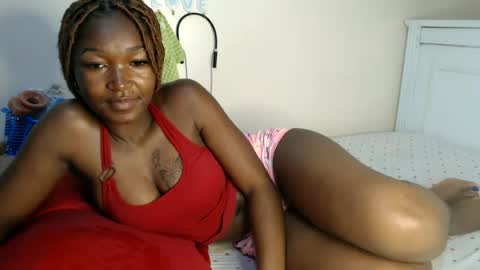 Snapshot of pinnacle_ chatting on 06/26/26, 01:48 zenah online show from 06/26/26, 01:48