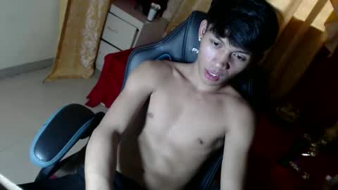 Snapshot of pinoyhotprincexxx chatting on 10/31/25, 03:18 pinoyhotprincexxx online show from 10/31/25, 03:18