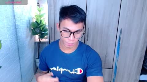 Snapshot of pinoymilker chatting on 12/18/25, 11:38 ethan online show from 12/18/25, 11:38