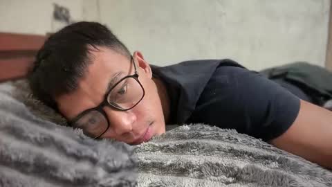 Snapshot of pinoymilker chatting on 12/19/25, 02:46 ethan online show from 12/19/25, 02:46