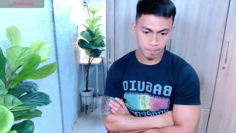 Snapshot of pinoymilker chatting on 01/15/26, 12:37 ethan online show from 01/15/26, 12:37