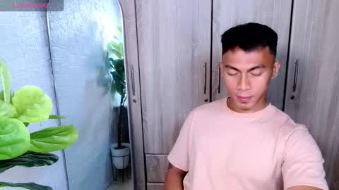 Snapshot of pinoymilker chatting on 02/17/26, 11:29 ethan online show from 02/17/26, 11:29