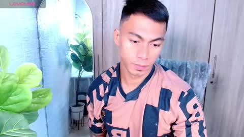 Snapshot of pinoymilker chatting on 02/19/26, 01:45 ethan online show from 02/19/26, 01:45