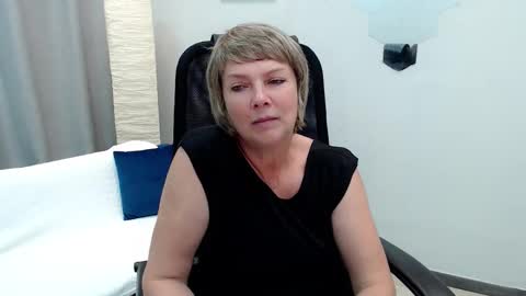 Snapshot of pion_s chatting on 09/22/25, 10:28 Bella online show from 09/22/25, 10:28